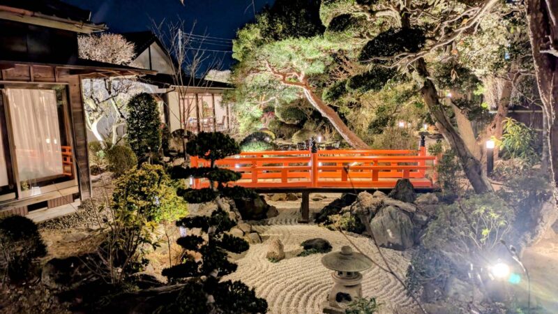 季節を感じさせてくれる和風庭園